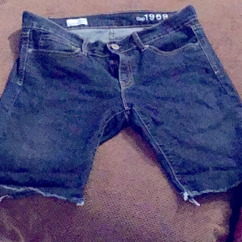 Gap 1969 woman’s Jean shorts size8 dark wash